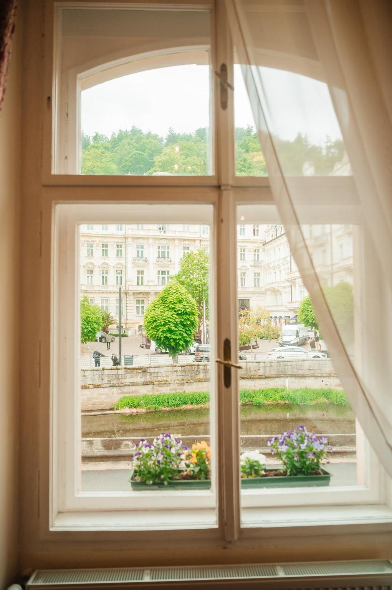 Alisa Hotel 4*